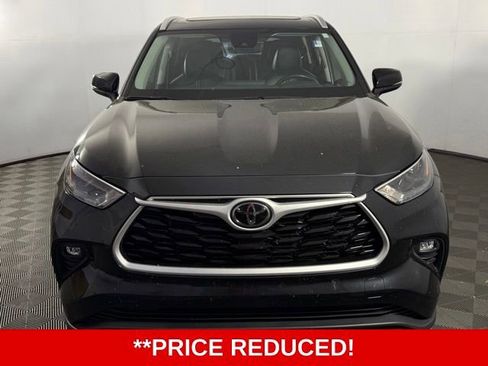 Used 2023 Toyota Highlander XLE AWD/4WD image 2