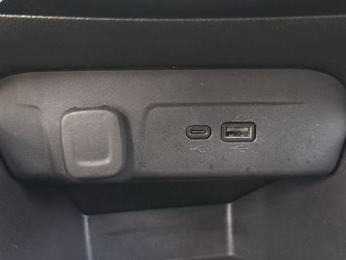Used 2025 Chevrolet Trax LT FWD image 23
