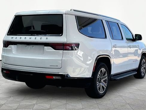 Used 2024 Jeep Wagoneer L Series II RWD image 5