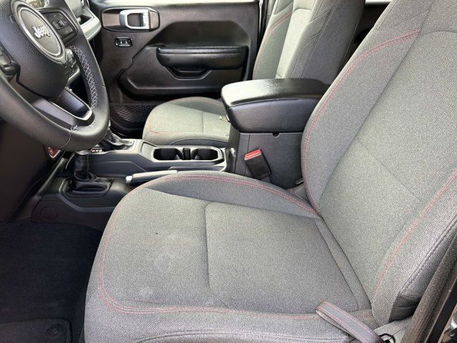 Used 2025 Jeep Wrangler Unlimited Rubicon AWD/4WD image 17