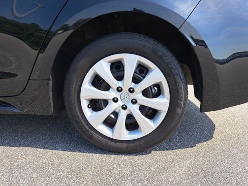 Used 2024 Toyota Corolla LE FWD image 30
