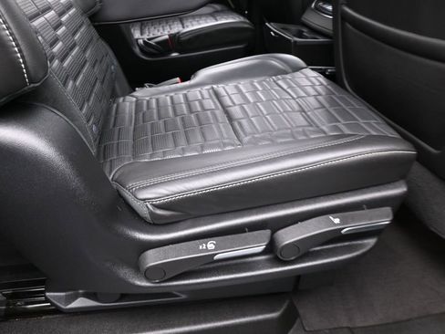 Used 2024 Cadillac Escalade ESV Premium Luxury Platinum AWD/4WD image 48