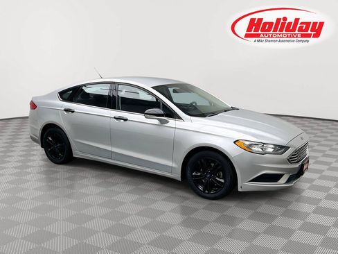Used 2018 Ford Fusion SE FWD image 1