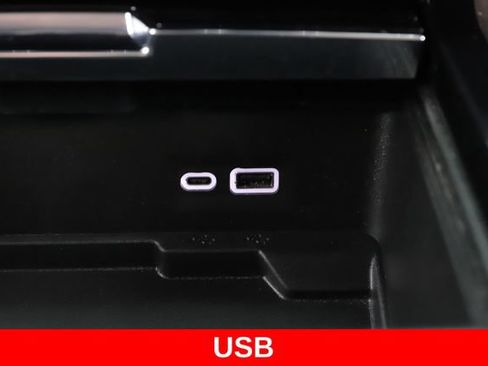Used 2025 GMC Yukon Denali Ultimate w/ LPO, Floor Liner Package AWD/4WD image 28
