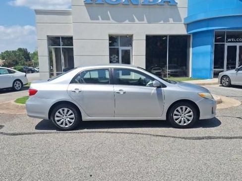 Used 2013 Toyota Corolla LE FWD image 1