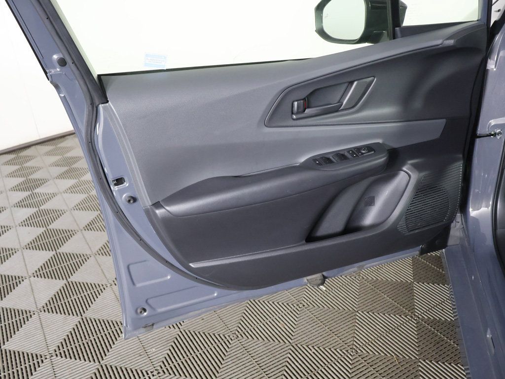 Used 2025 Toyota Prius LE FWD image 17
