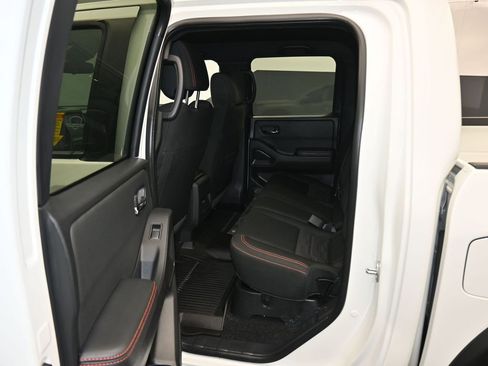 Used 2024 Nissan Frontier PRO-4X w/ Technology Package image 33