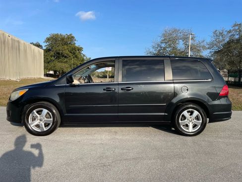 Used 2010 Volkswagen Routan SEL FWD image 10