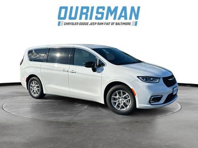 New 2026 Chrysler Pacifica Select