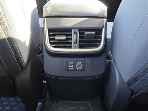 Used 2023 Subaru Outback Premium image 12