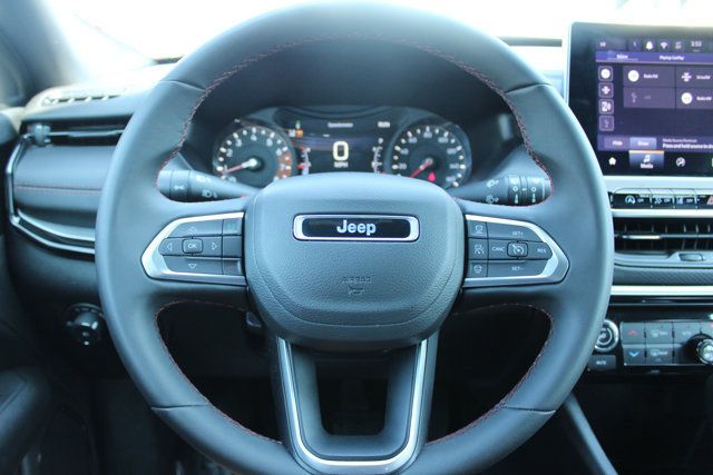 Used 2025 Jeep Compass Trailhawk AWD/4WD image 24