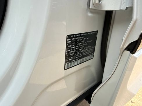 Certified 2023 Volkswagen Tiguan SE R-Line AWD/4WD image 30