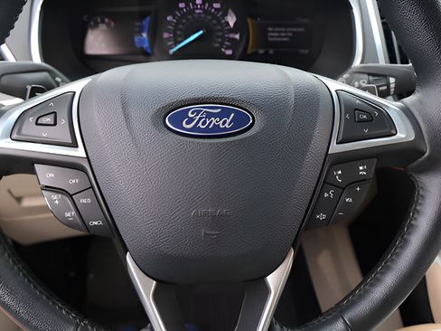 Used 2017 Ford Edge Titanium w/ Equipment Group 301A FWD image 22