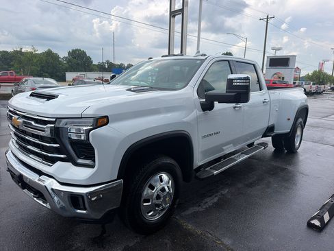 Used 2025 Chevrolet Silverado 3500 LTZ w/ LTZ Plus Package AWD/4WD image 3