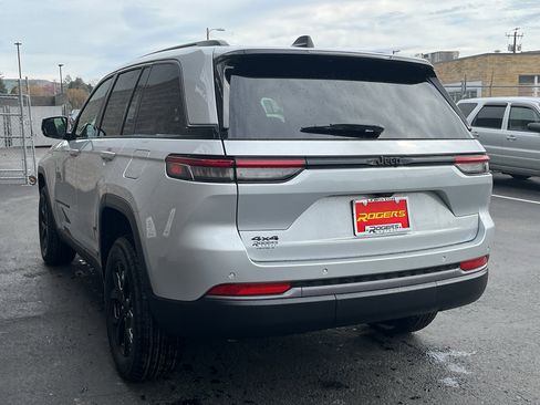 New 2026 Jeep Grand Cherokee Altitude image 8