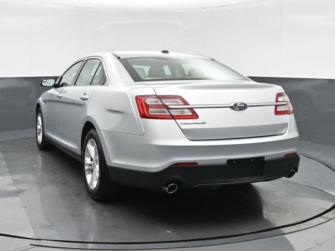 Used 2017 Ford Taurus SE image 5