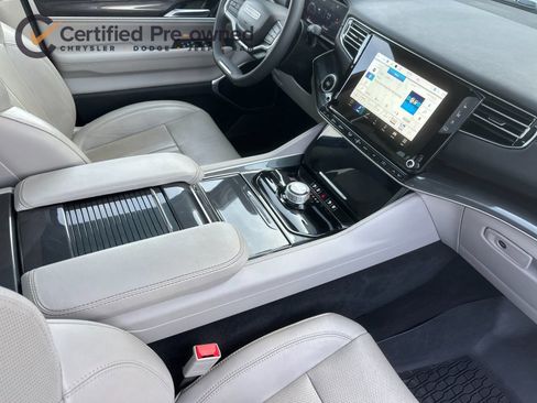 Used 2023 Jeep Wagoneer L 4WD w/ Premium Group I image 18