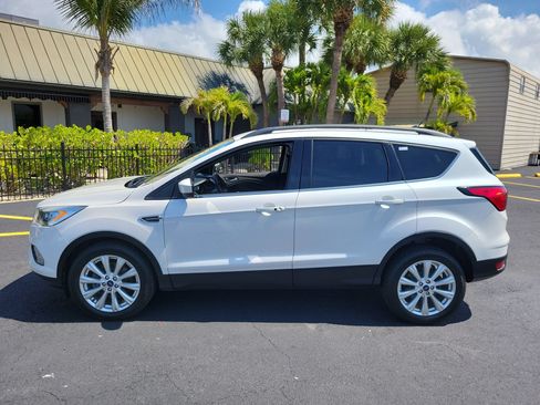 Used 2019 Ford Escape SEL AWD/4WD image 9