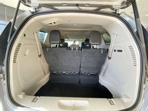 Used 2018 Chrysler Pacifica Limited image 28