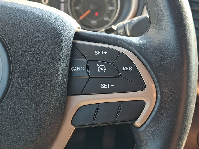Used 2015 Jeep Cherokee Latitude AWD/4WD image 18