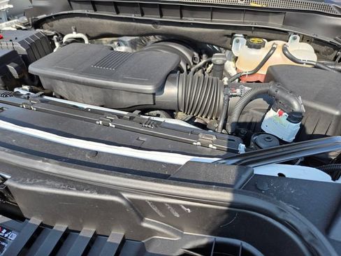 Used 2025 Chevrolet Suburban Z71 AWD/4WD image 26