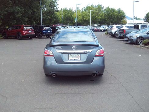 Used 2015 Nissan Altima 2.5 SL w/ Technology Package FWD image 4