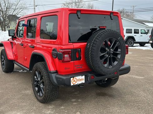 Used 2025 Jeep Wrangler Unlimited Sahara image 6