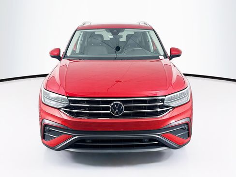 Used 2024 Volkswagen Tiguan SE w/ Panoramic Sunroof Package AWD/4WD image 2