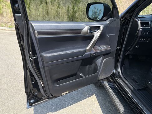 Used 2020 Lexus GX 460 Premium image 10