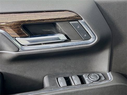 Used 2024 GMC Sierra 1500 Elevation image 9