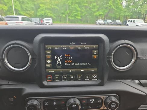 Used 2023 Jeep Wrangler Sahara w/ Cold Weather Group AWD/4WD image 25
