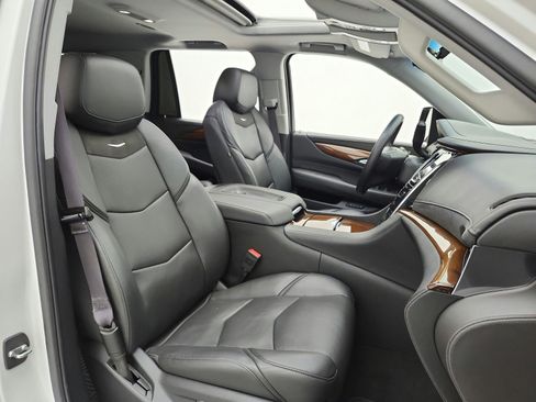 Used 2017 Cadillac Escalade Luxury RWD image 27