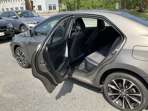 Used 2018 Toyota Corolla SE w/ SE Premium Package FWD image 13