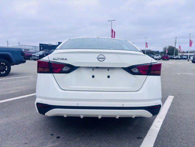 Used 2025 Nissan Altima 2.5 SV FWD image 6