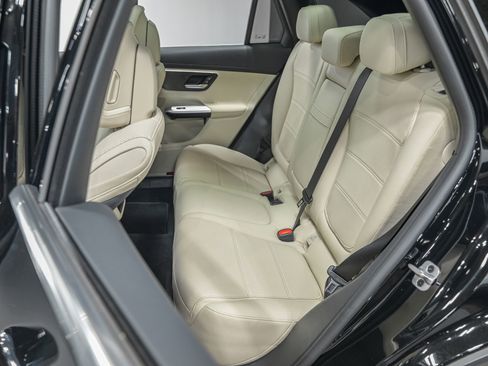 Used 2023 Mercedes-Benz GLC 300 4MATIC image 27