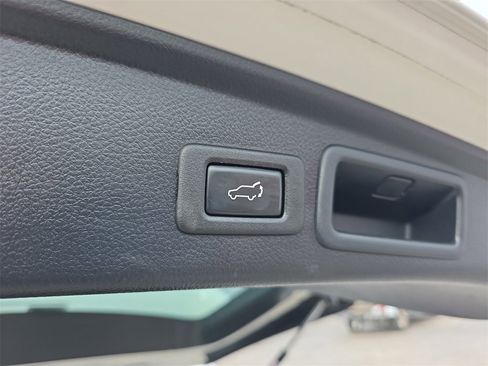 Used 2018 Subaru Forester 2.5i Touring w/ Popular Package #2 image 9