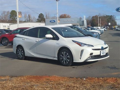 Used 2019 Toyota Prius XLE image 15