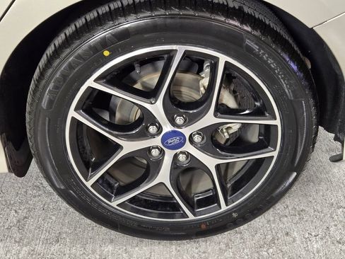Used 2016 Ford Focus SE w/ SE Sport Package FWD image 13