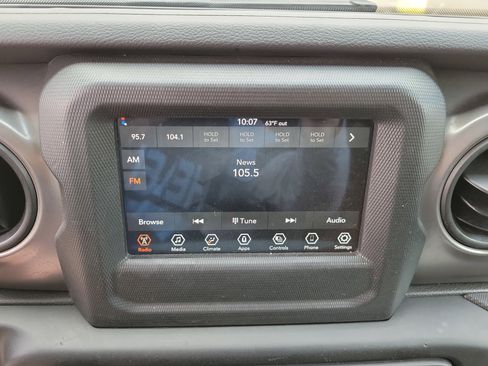 Used 2023 Jeep Gladiator Sport image 15