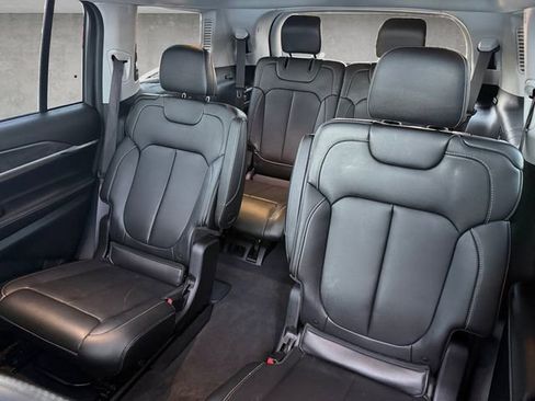 Used 2024 Jeep Grand Cherokee L Limited w/ Black Appearance Package image 22