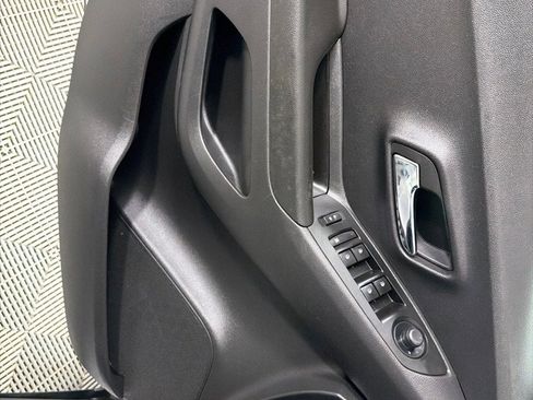 Used 2022 Chevrolet Trax LT w/ Driver Confidence Package image 9