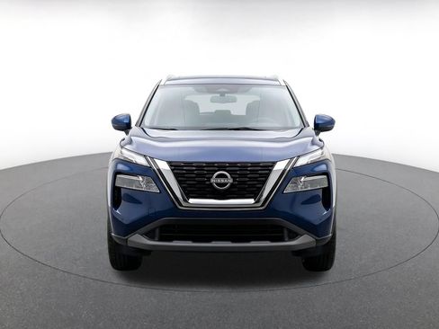 Used 2025 Nissan Rogue SV AWD/4WD image 2