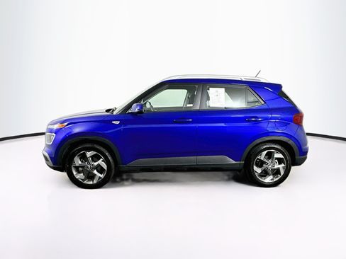 Used 2025 Hyundai Venue SEL FWD image 4