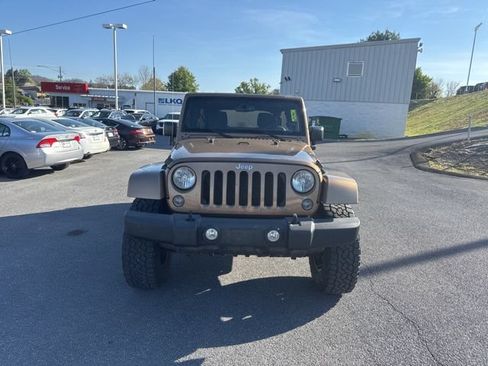 Used 2015 Jeep Wrangler Unlimited Sahara AWD/4WD image 3