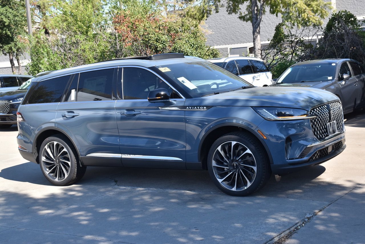 New 2027 Lincoln Aviator Reserve AWD/4WD image 4