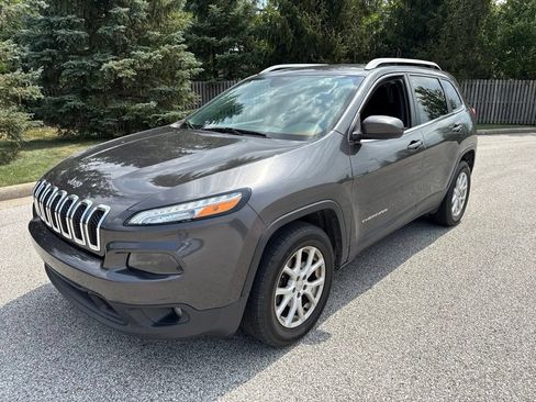 Used 2016 Jeep Cherokee Latitude w/ Cold Weather Group AWD/4WD image 1
