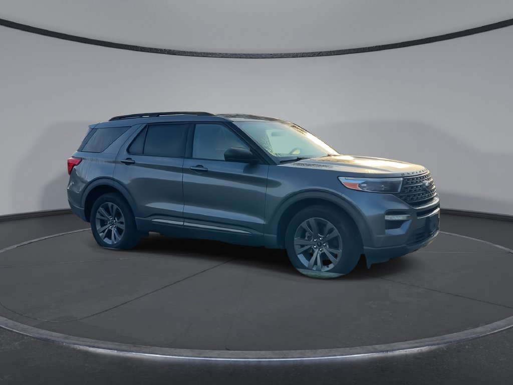 Used 2021 Ford Explorer XLT w/ Equipment Group 202A AWD/4WD image 2
