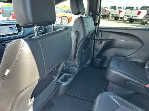 New 2026 Chrysler Pacifica Select image 36