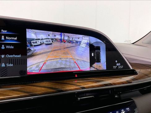 Used 2023 Cadillac Escalade Sport Platinum w/ LPO, ONYX Package AWD/4WD image 31