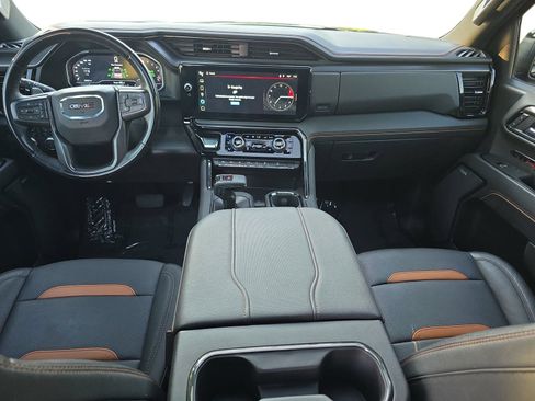 Used 2024 GMC Sierra 1500 AT4 w/ Technology Package AWD/4WD image 9